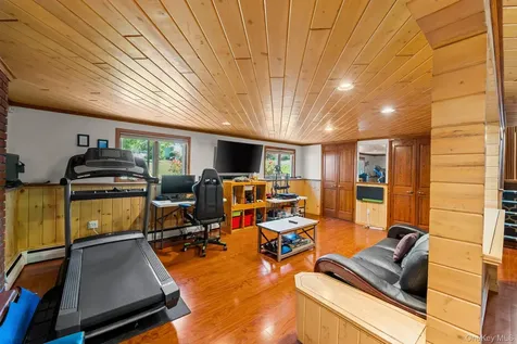 2463 N Pine Grove Court Yorktown Heights NY 10598