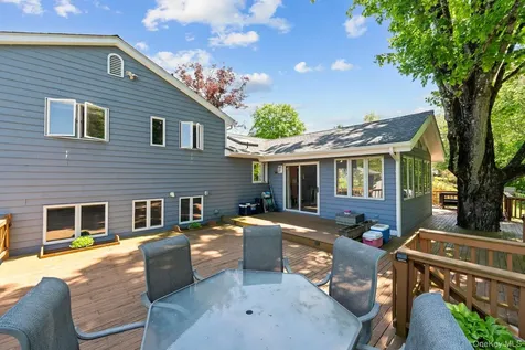 2463 N Pine Grove Court Yorktown Heights NY 10598