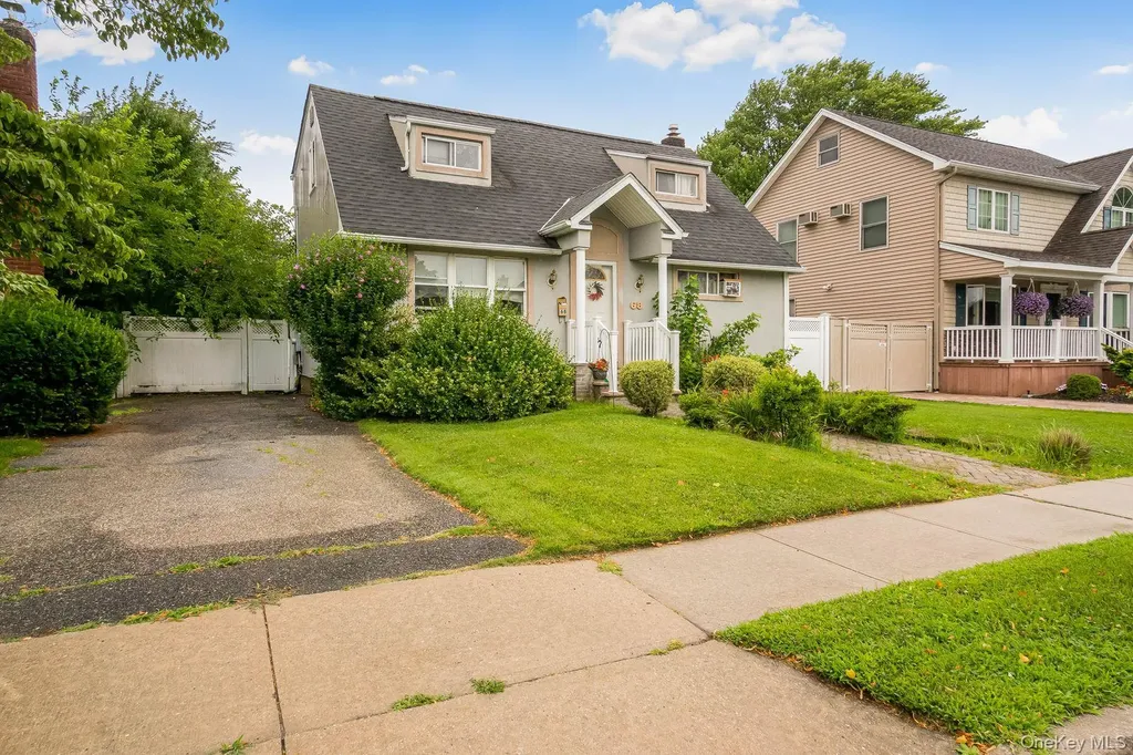 68 Cliff Drive Hicksville NY 11801