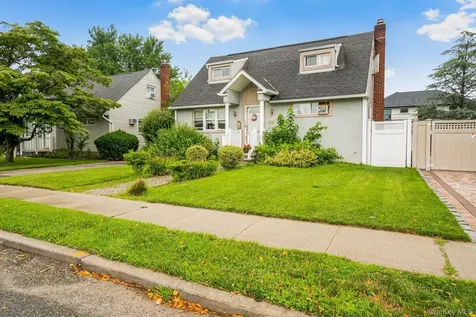 68 Cliff Drive Hicksville NY 11801