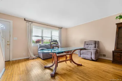 68 Cliff Drive Hicksville NY 11801