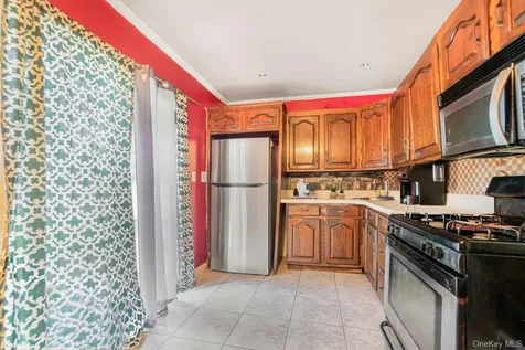 68 Cliff Drive Hicksville NY 11801