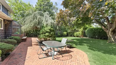 20 Acorn Lane Plainview NY 11803