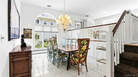 20 Acorn Lane Plainview NY 11803