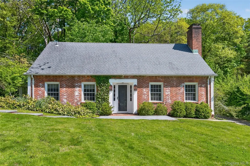 490 Duck Pond Road Locust Valley NY 11560