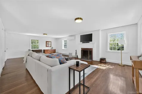 490 Duck Pond Road Locust Valley NY 11560