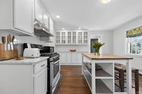 490 Duck Pond Road Locust Valley NY 11560