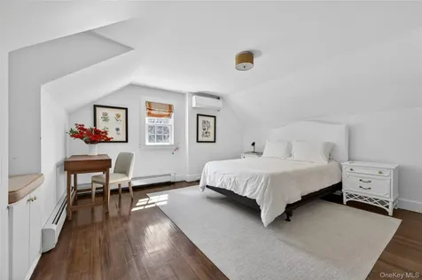 490 Duck Pond Road Locust Valley NY 11560