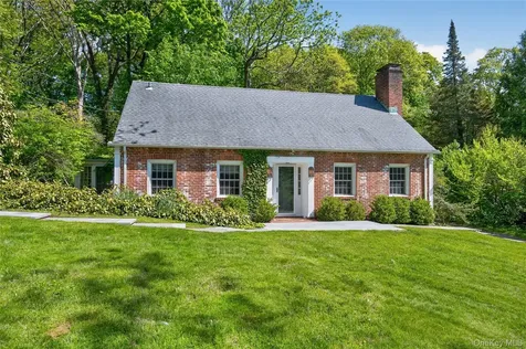 490 Duck Pond Road Locust Valley NY 11560