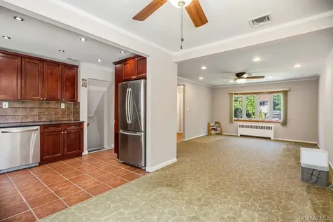 8 Radnor Court Hicksville NY 11801