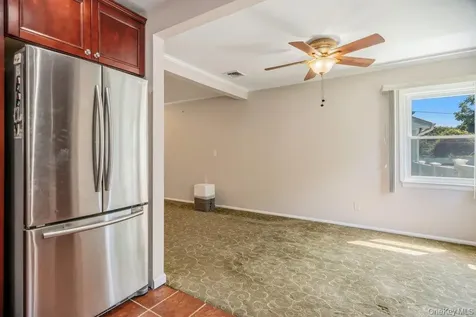 8 Radnor Court Hicksville NY 11801