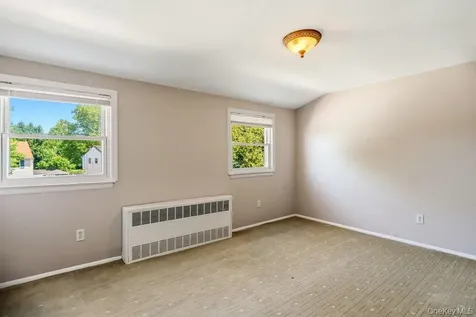 8 Radnor Court Hicksville NY 11801