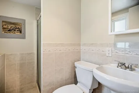 8 Radnor Court Hicksville NY 11801