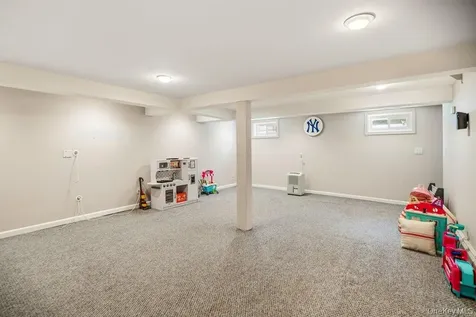 8 Radnor Court Hicksville NY 11801