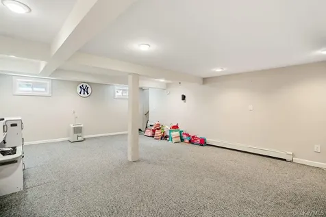 8 Radnor Court Hicksville NY 11801