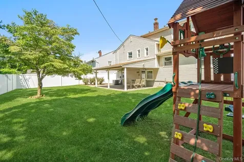8 Radnor Court Hicksville NY 11801