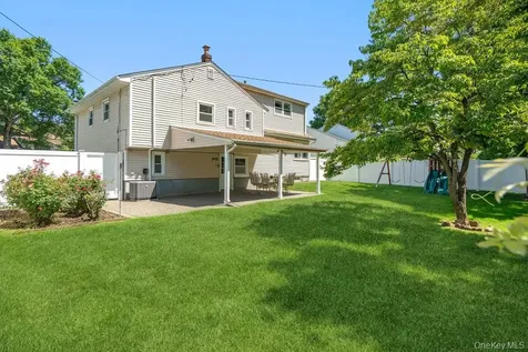 8 Radnor Court Hicksville NY 11801