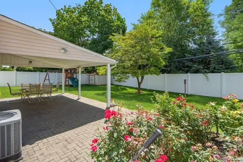 8 Radnor Court Hicksville NY 11801