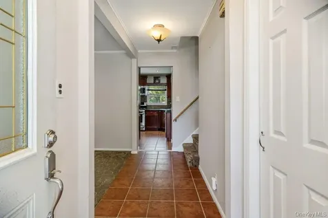 8 Radnor Court Hicksville NY 11801
