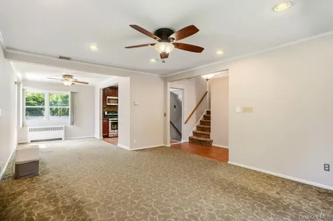 8 Radnor Court Hicksville NY 11801