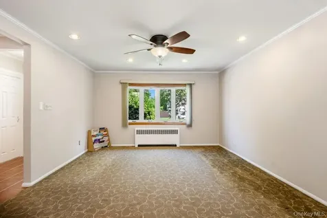 8 Radnor Court Hicksville NY 11801