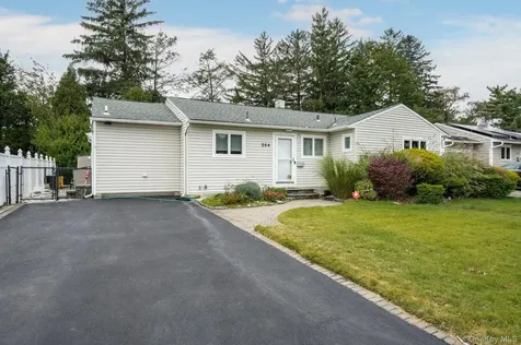 264 Manetto Hill Road Plainview NY 11803