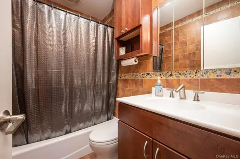 264 Manetto Hill Road Plainview NY 11803