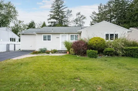 264 Manetto Hill Road Plainview NY 11803