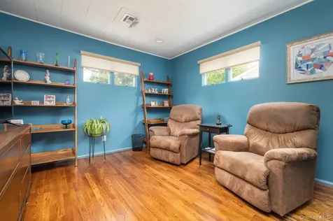 264 Manetto Hill Road Plainview NY 11803