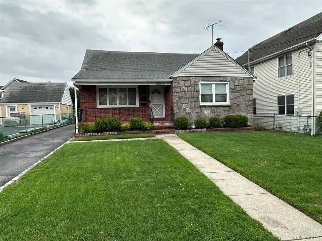 12 Smith Street Glen Cove NY 11542