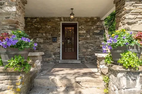 46 N Parsonage Street Rhinebeck NY 12572