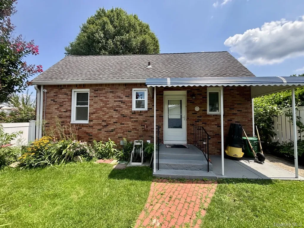 42 Bella Vista Avenue Glen Head NY 11542