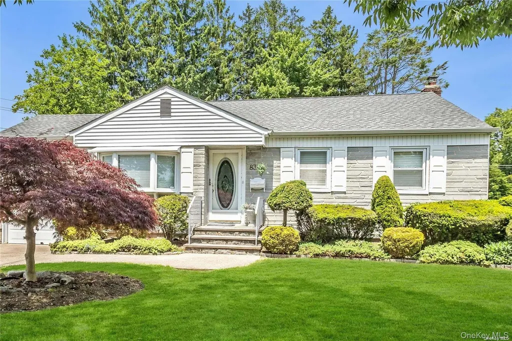 83 Knickerbocker Road Plainview NY 11803