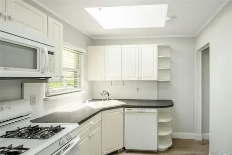 83 Knickerbocker Road Plainview NY 11803