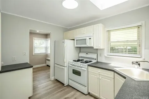 83 Knickerbocker Road Plainview NY 11803
