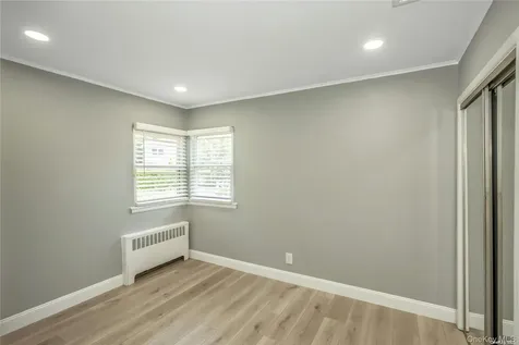 83 Knickerbocker Road Plainview NY 11803