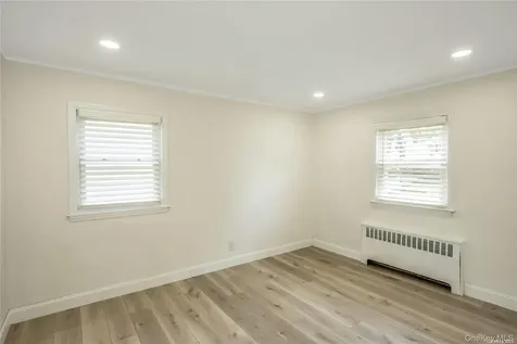 83 Knickerbocker Road Plainview NY 11803