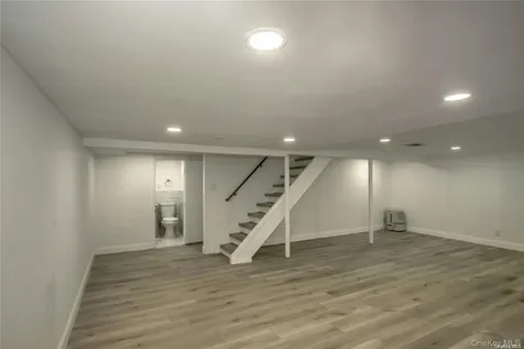 83 Knickerbocker Road Plainview NY 11803
