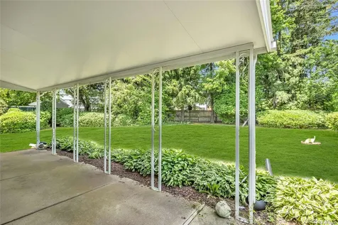 83 Knickerbocker Road Plainview NY 11803