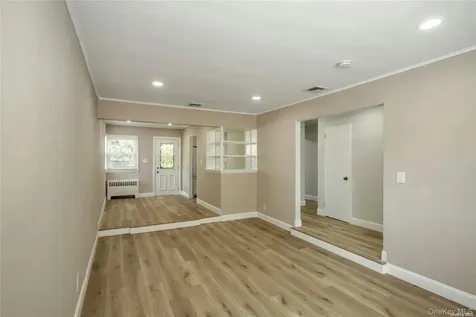 83 Knickerbocker Road Plainview NY 11803