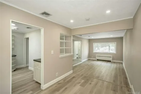 83 Knickerbocker Road Plainview NY 11803