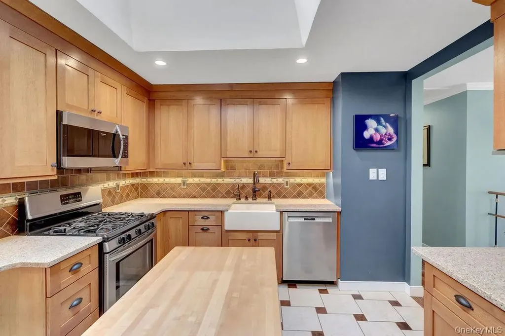 40 Ogston Terrace Malverne NY 11565