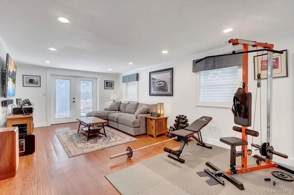 40 Ogston Terrace Malverne NY 11565