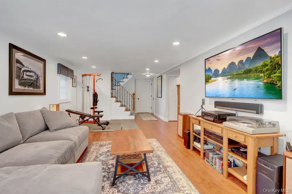 40 Ogston Terrace Malverne NY 11565
