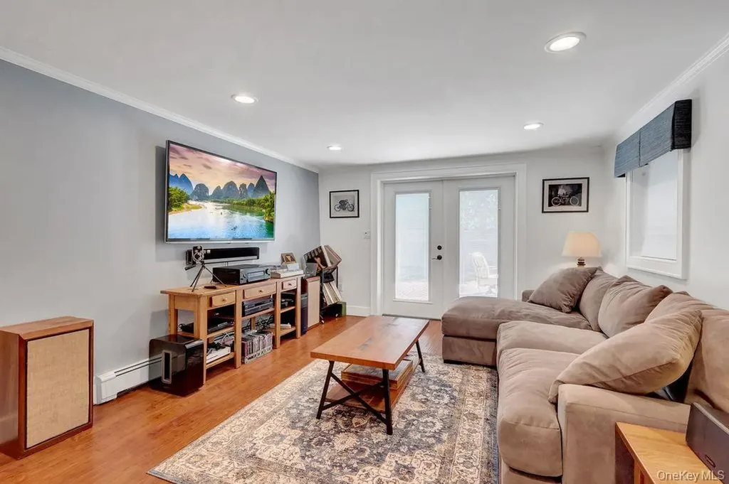 40 Ogston Terrace Malverne NY 11565