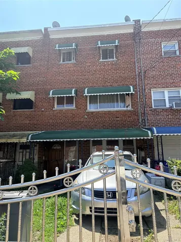 445 Effingham Avenue Bronx NY 10473
