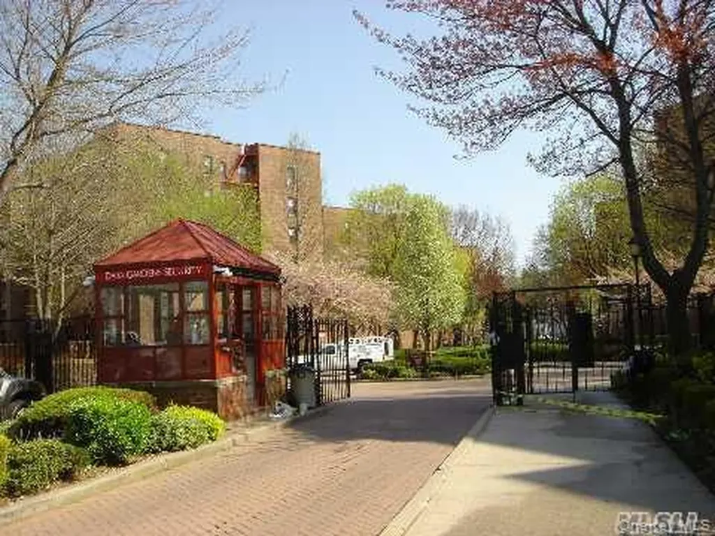 150-30 71 Avenue Flushing NY 11367