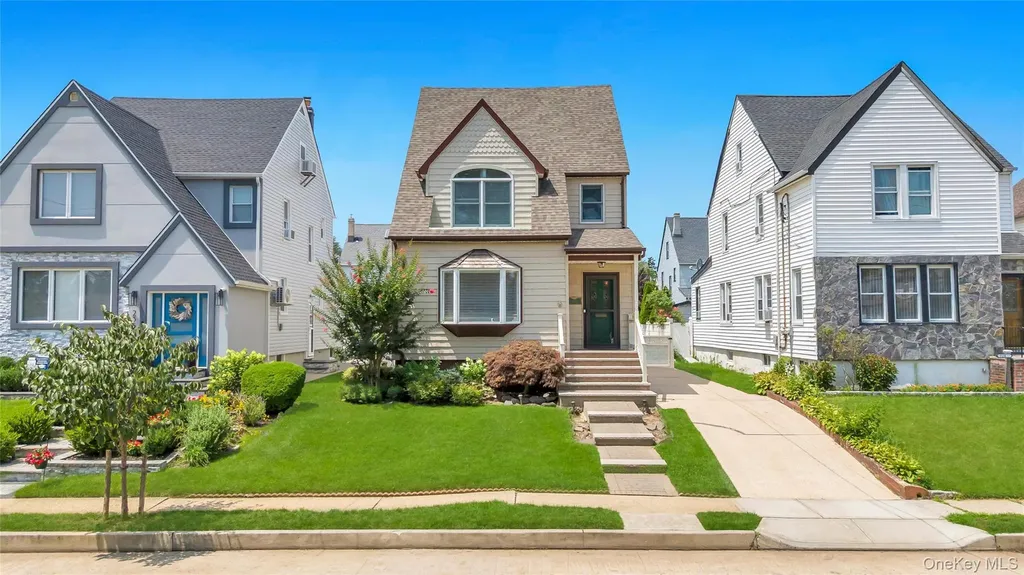 232 Locust Street Valley Stream NY 11581
