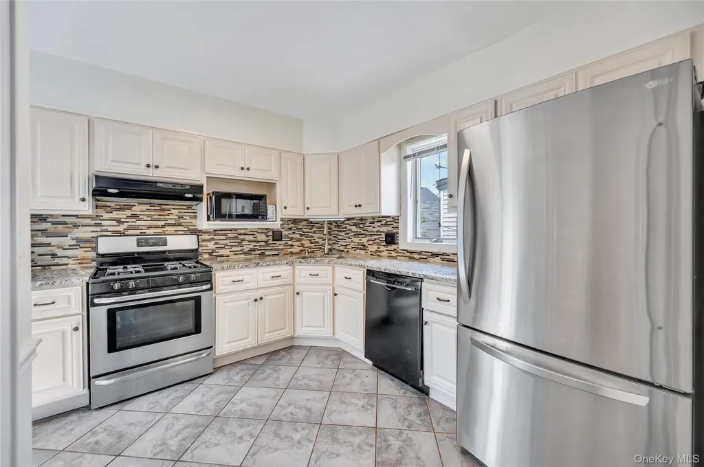 232 Locust Street Valley Stream NY 11581
