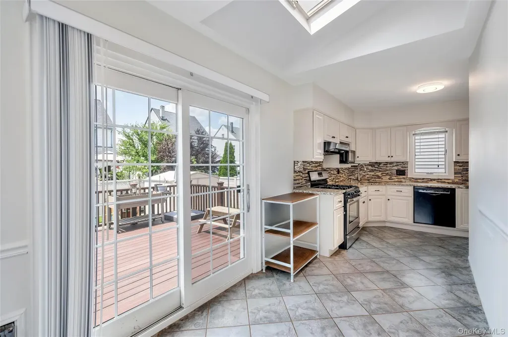 232 Locust Street Valley Stream NY 11581